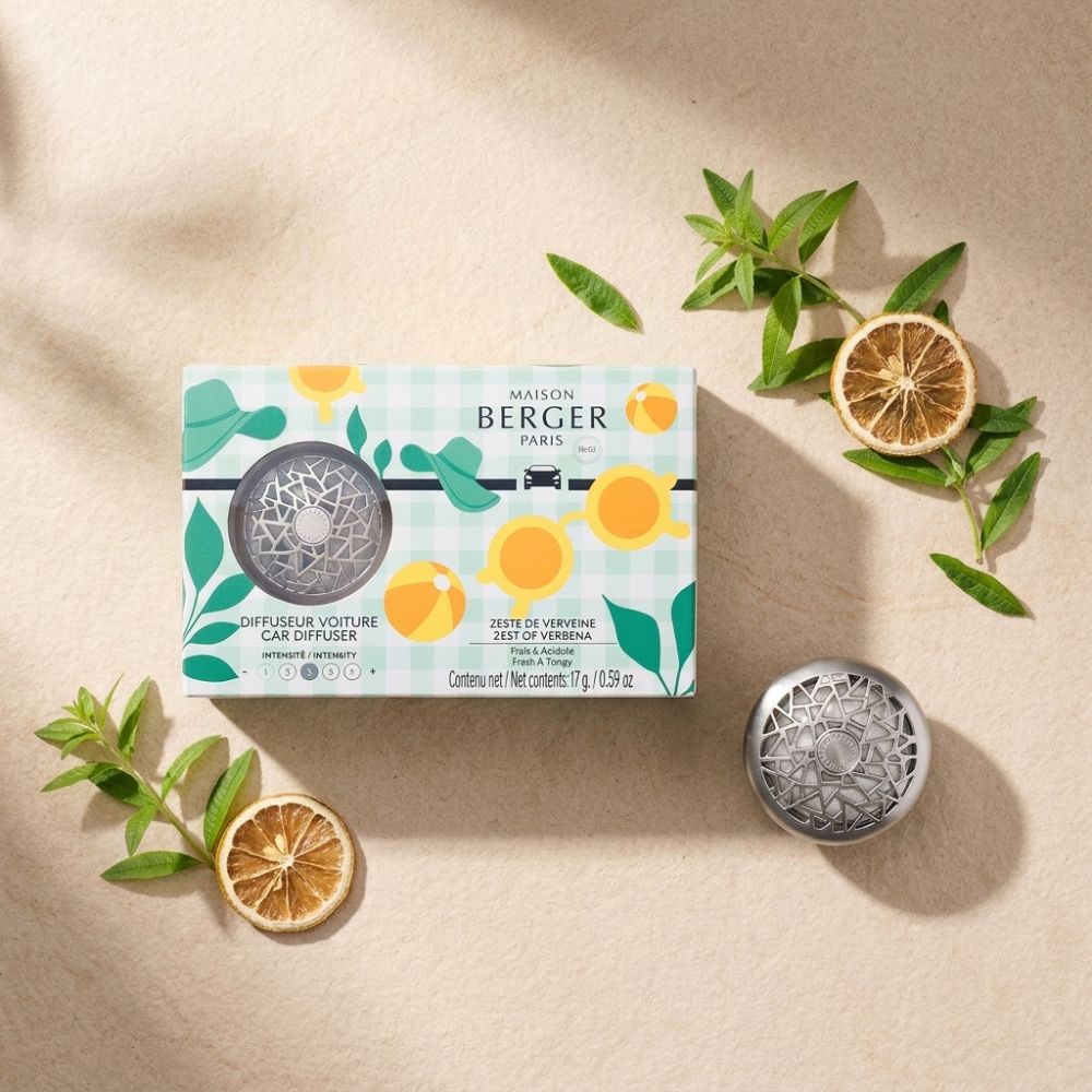 Ambientador de coche Zest of Verbena de Maison Berger sobre piedra natural con hierbas frescas y limón, colección Estivale – D'Arome