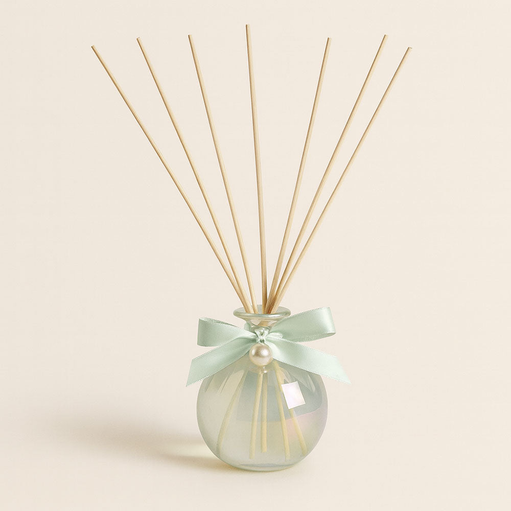 Bouquet perfumado Sapin Givré 🌲 un mikado edición limitada. Eucalipto, pino y cedro que perfuma tu hogar con frescor invernal y elegancia.