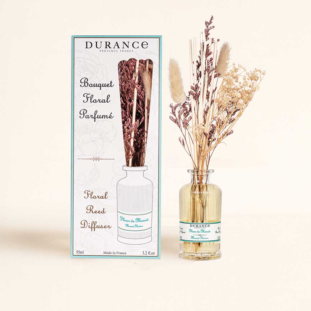 Ambientador mikado con flores secas Flor de Monoï de 95ml junto a su caja original con detalles botánicos de Durance, ideal para regalo.