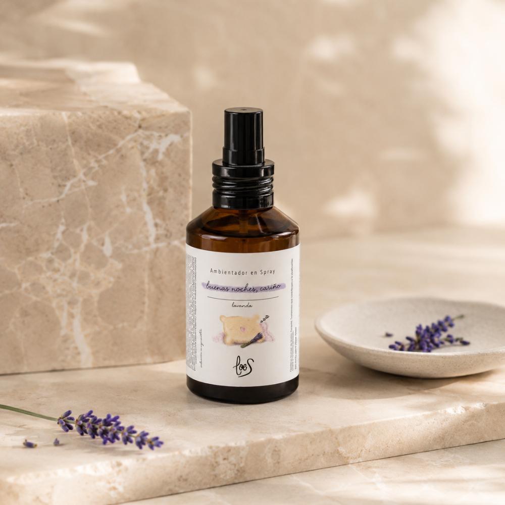 Ambientador en spray Buenas Noches Cariño LoeS aroma lavanda sobre piedra de mármol con flores de lavanda frescas – D'Arome