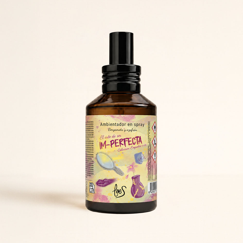 Ambientador en spray El arte de ser Im-Perfecta de LoeS, bergamota y azafrán en un bote que te recuerda que eres valiosa sin necesidad de ser perfecta – D'Arome