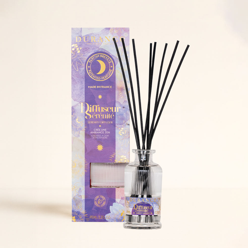 Crea una atmósfera zen en tu hogar con el Bouquet Perfumado Serenidad. Su aceite esencial de petitgrain te ayudará a encontrar la calma. Pruéba