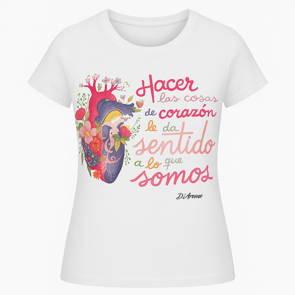 Camiseta Hacer las cosas de corazón. Diseño exclusivo con una frase que emociona. Cómoda, bonita y con alma.
