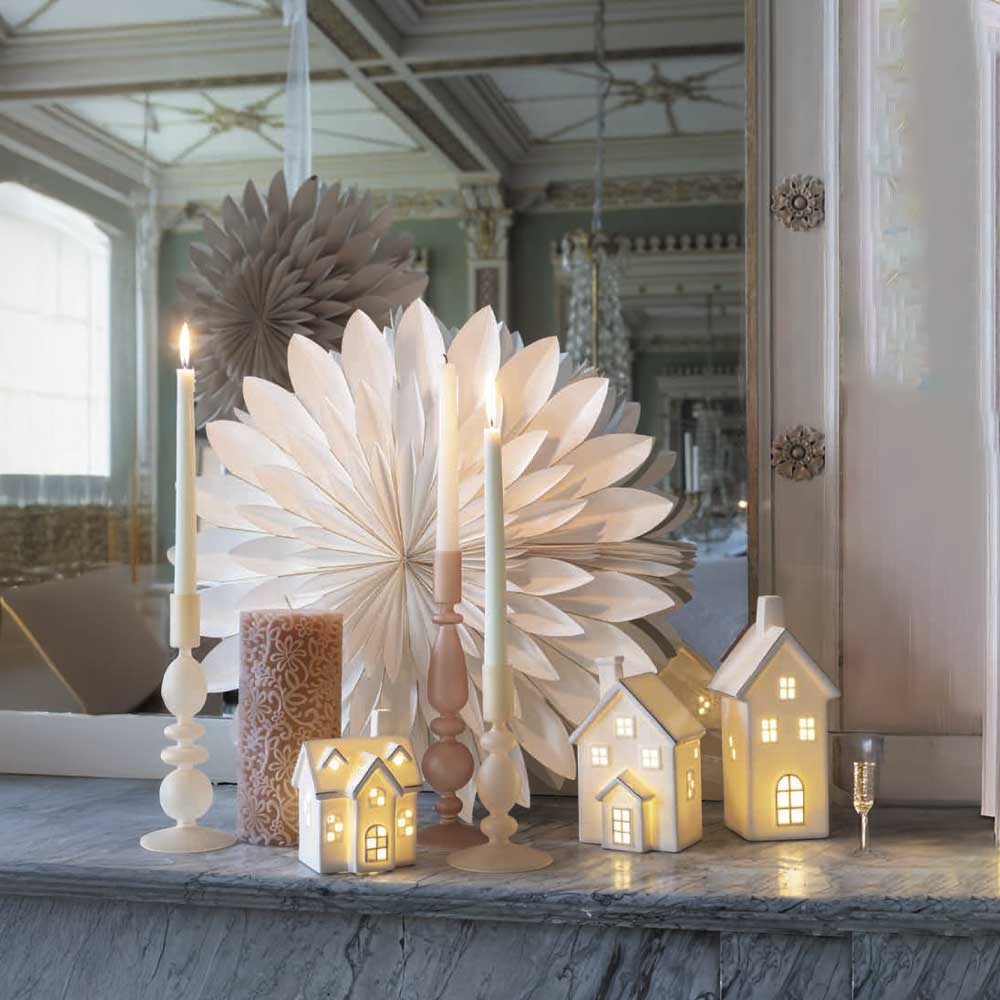 CASITA DE CERÁMICA Blanca con iluminación led 12cm – Mathilde M.