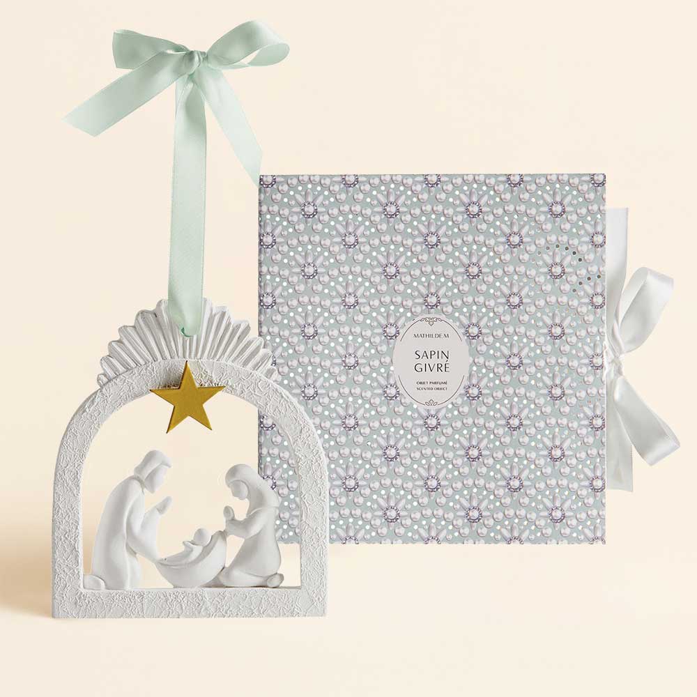 Cerámica perfumada Belén Navideño Sapin Givré 12 cm: cerámica premium con aroma a bosque nevado. 👉 Ideal para regalar en Navidad.