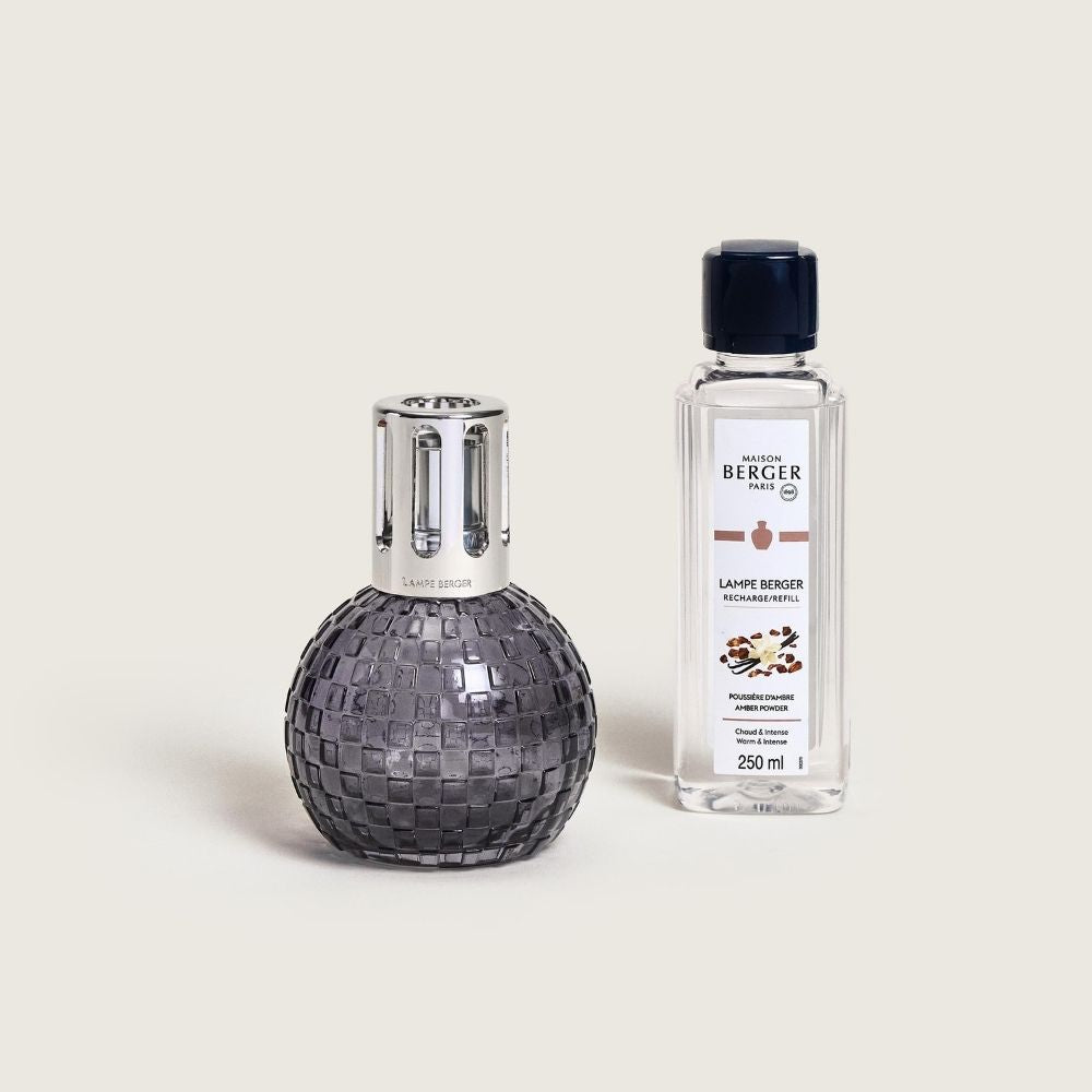 Purifica tu hogar con estilo. La Lámpara catalítica Disco Gris combina un diseño retro en relieve con el aroma Amber Powder. ¡Perfuma al instante!