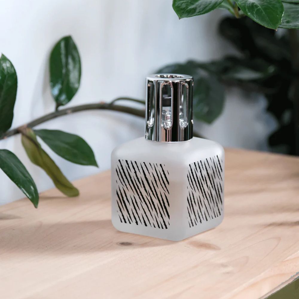 Cofre lámpara catalítica GLACON ZEBRA – aroma Terre Sauvage – Maison Berger