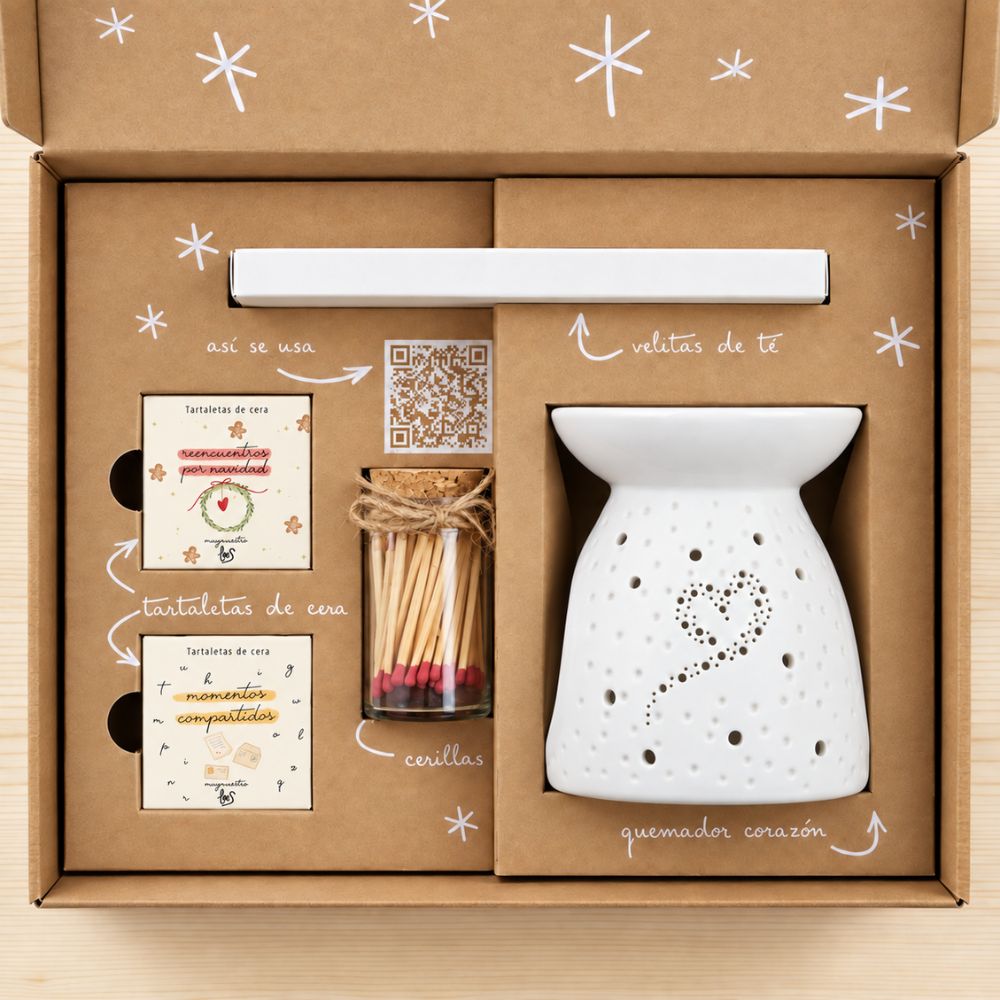 Contenido del cofre: quemador Corazón, tartaletas de cera Reencuentro por Navidad y Momentos Compartidos, tarro de cerillas, velitas de té y QR – D'Arome
