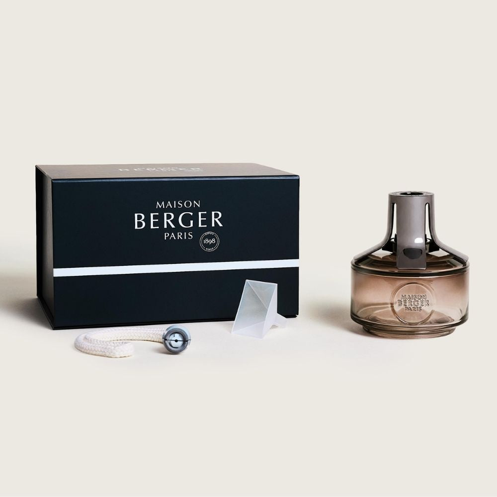 Cofre regalo lámpara catalítica Identity Marrón Rosado Maison Berger con caja negra premium, lámpara de cristal rosado y capuchón metálico, mecha y embudo incluidos – D'Arome