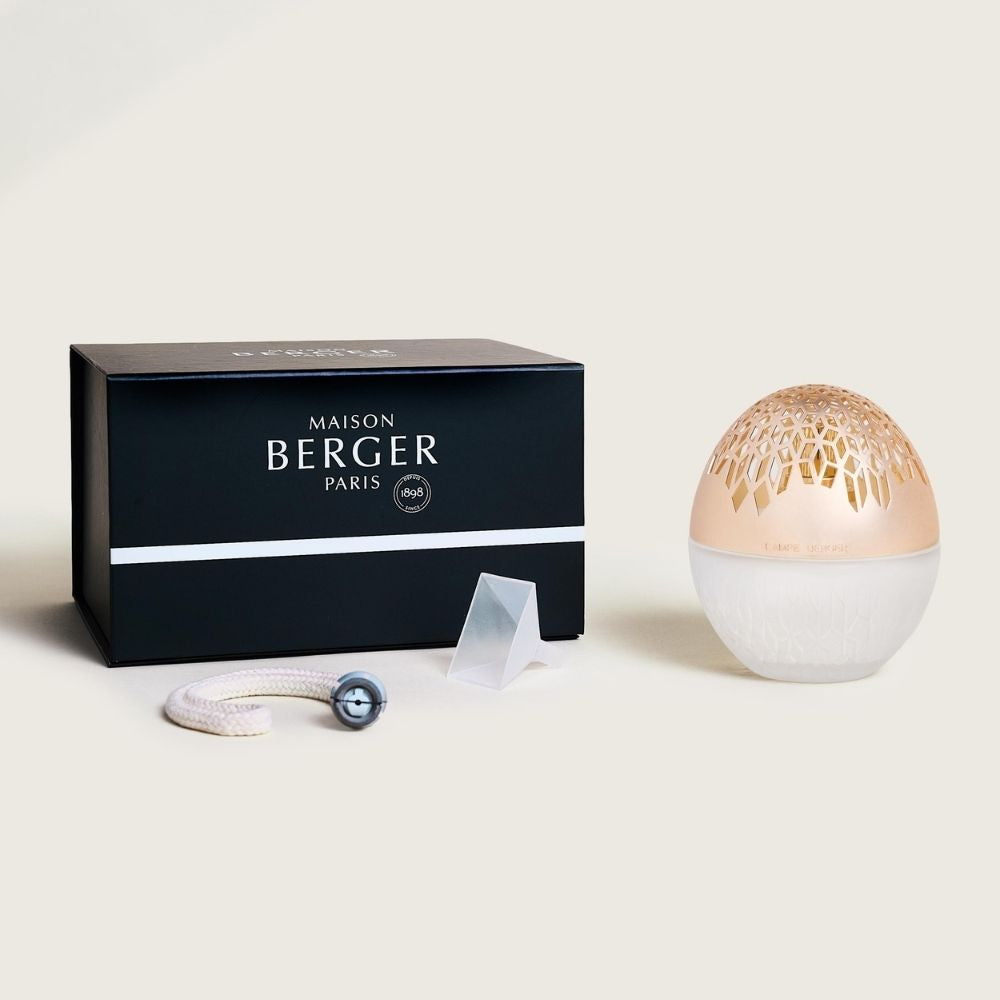 Cofre regalo lámpara catalítica Luka Escarchada Maison Berger con caja negra premium, lámpara ovoide esmerilada, mecha, tapón apagador y embudo – D'Arome