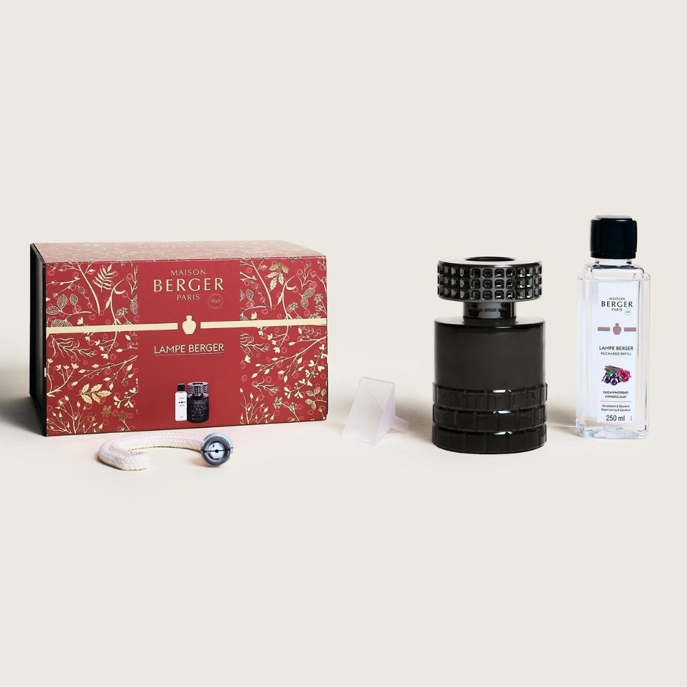 Cofre regalo navideño lámpara catalítica Celebration Negra Maison Berger con caja roja floral dorada y recambio Oud Hypnotique 250ml – D'Arome
