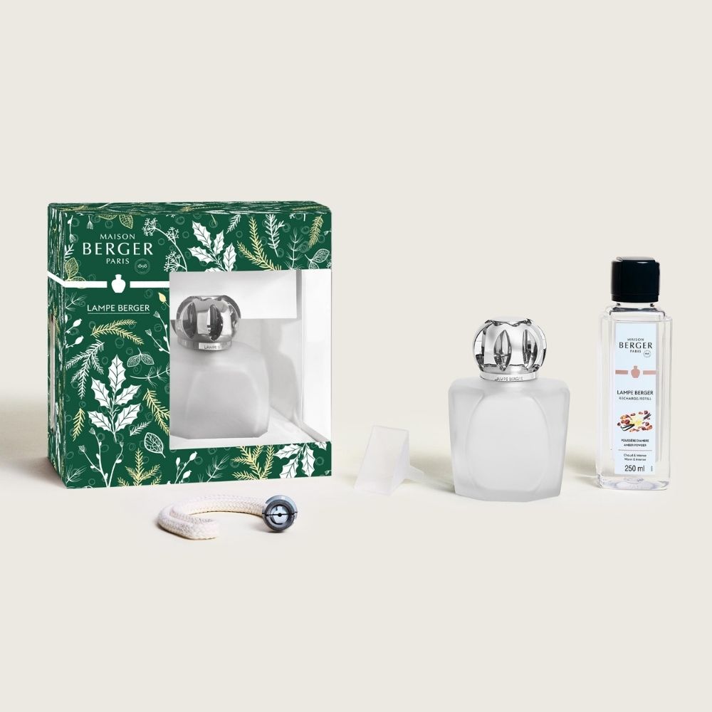 Cofre regalo navideño lámpara catalítica Magical Escarchada Maison Berger con caja floral verde, corona plateada y recambio Amber Powder 250ml – D'Arome