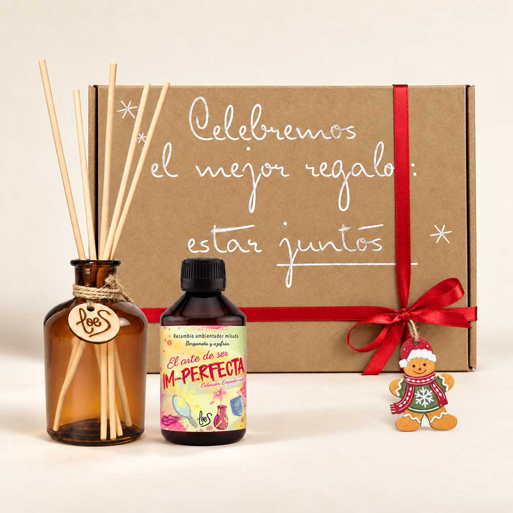 Cofre regalo de Navidad 'Una Navidad im-perfecta' con mikado Im-Perfecta de LoeS, envase de cristal y varillas, caja kraft con lazo rojo – D'Arome