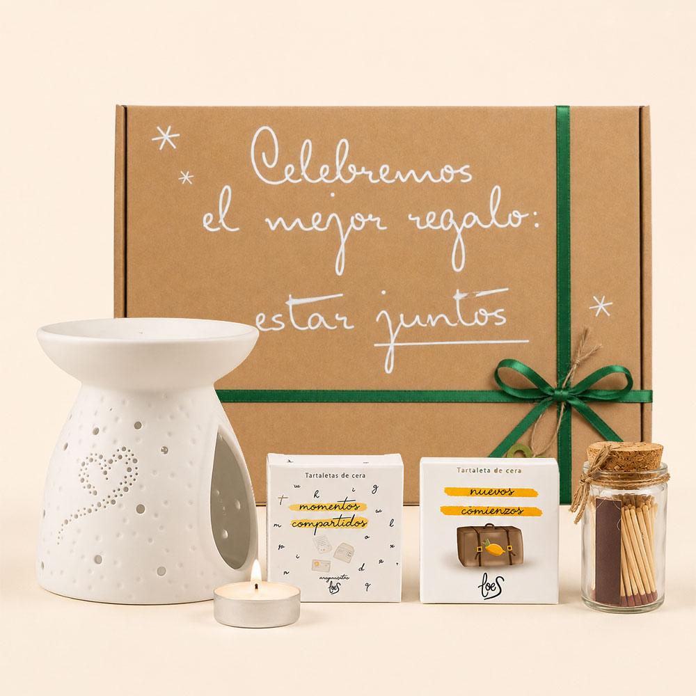 Cofre regalo para profesora de fin de curso de D'Arome: quemador corazón de cerámica blanca, tartaletas de cera perfumada Momentos Compartidos y Nuevos Comienzos de LoeS, frasquito de cerillas decorativas, vela de té y caja kraft con lazo verde – D'Arome