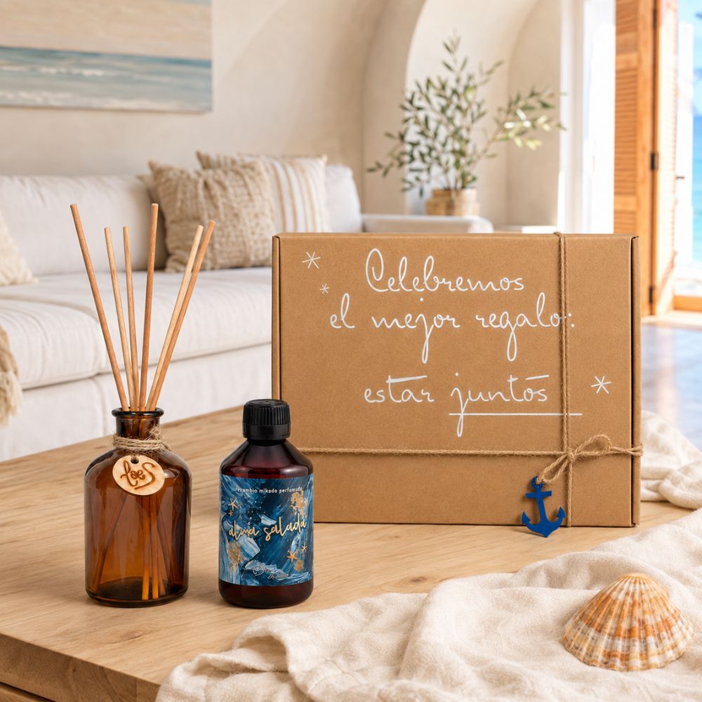 Cofre regalo de verano mikado Alma Salada de LoeS en salón con vistas al mar, concha y cuadro marinero, regalo ideal para casa de verano – D'Arome