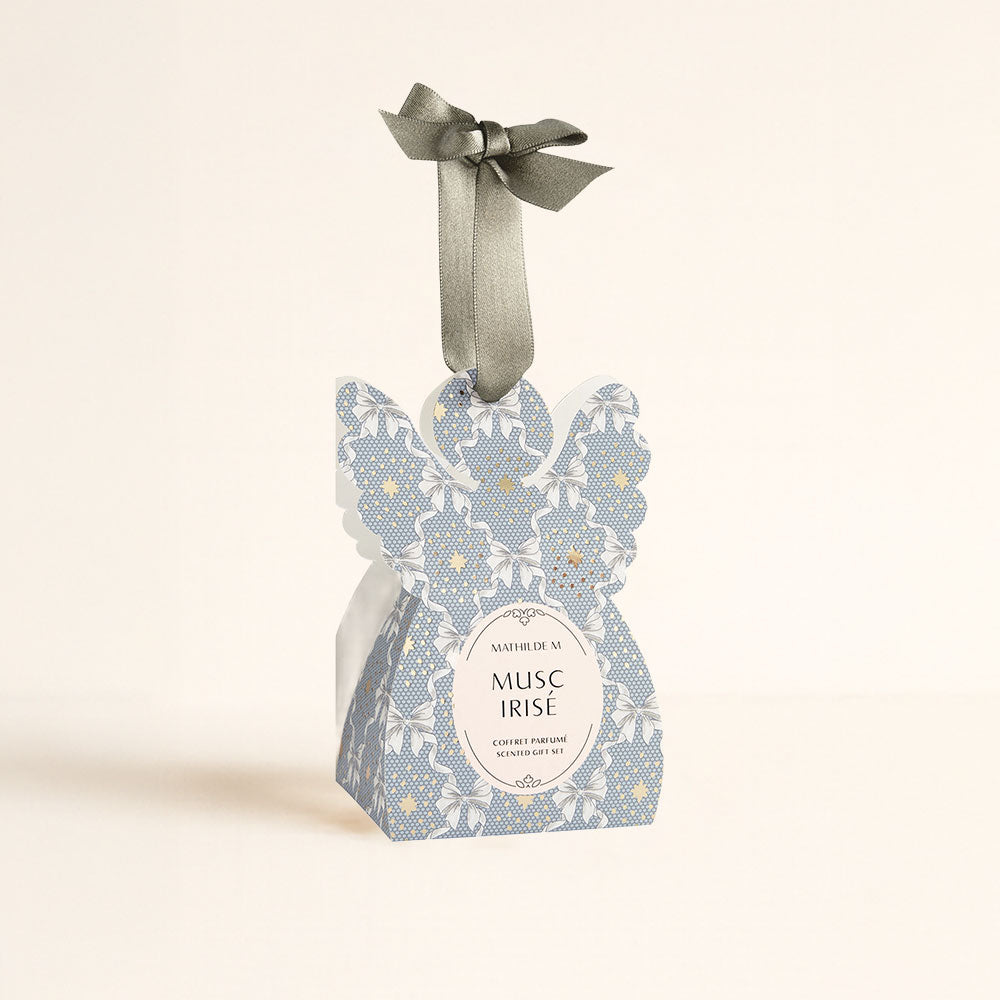 Cofre sorpresa cerámicas perfumadas Musc Irisé Mathilde M con caja en forma de ángel y lazo gris – D'Arome