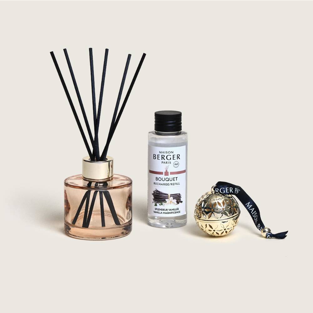 Descubre la caja regalo Pequeños Tesoros: mikado y pomander cerámico inspirado en los amuletos medievales. Perfume y elegancia en tu hogar.