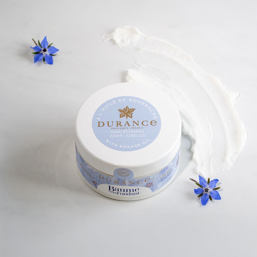 Crema corporal Durance rodeada de flores de borraja naturales - D'Arome