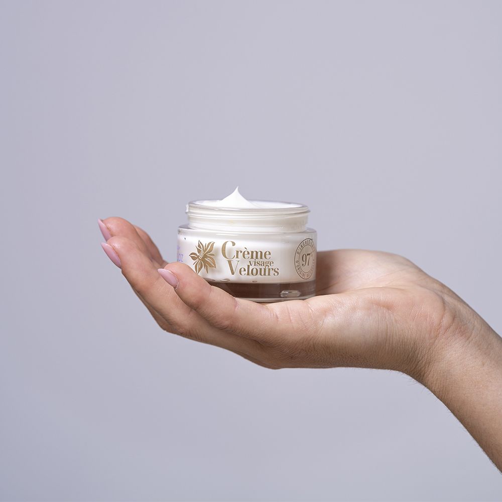 Crema facial Durance con aceite de borraja - textura cremosa D'Arome