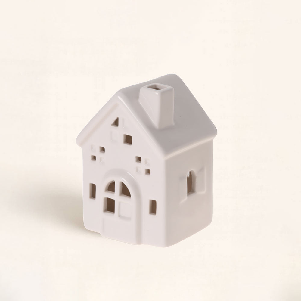 Casita con Luz Rombos. Blanca y de cerámica con 8cm. Estilo nórdico y moderno, perfecta para dar calidez a tu hogar. Crea ambientes muy top.