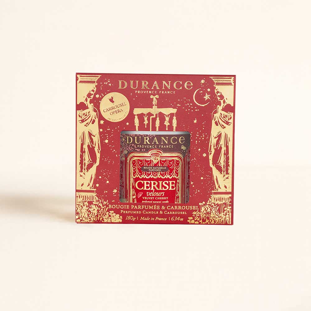 Caja decorativa navideña Vela Carrusel Cerise Velours Durance 180g con ventana troquelada y motivo de teatro dorado – D'Arome