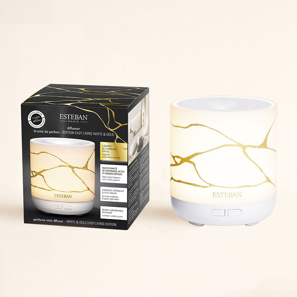 Difusor de aromas Easy Living White and Gold Esteban Paris encendido con efecto luz cálida junto a su caja – D'Arome