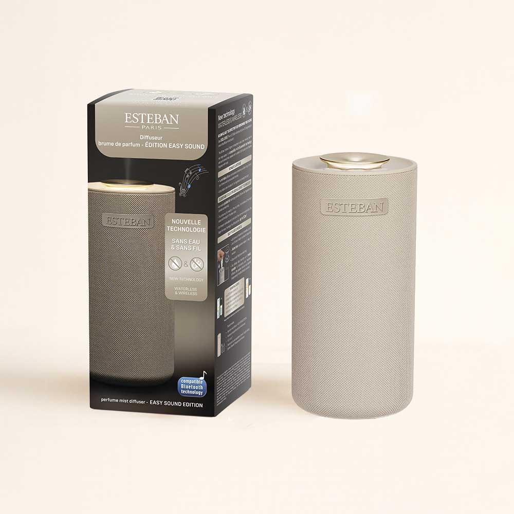 Difusor de aromas Easy Sound Esteban Paris con altavoz incorporado sin agua, encendido, junto a su caja – D'Arome