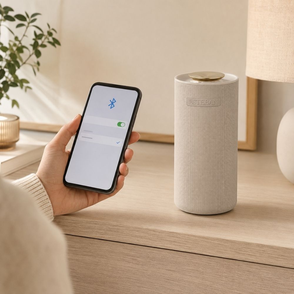 Conexión Bluetooth de un smartphone con el difusor de perfume y altavoz Easy Sound Esteban París – D'Arome