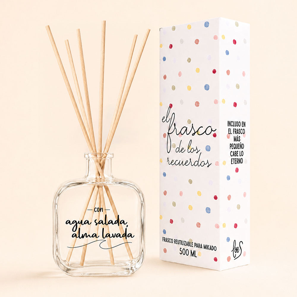 Envase mikado reutilizable vacío Agua Salada Alma Lavada de LoeS 500ml con varillas de ratán y caja "El Frasco de los Recuerdos" sobre fondo neutro – D'Arome
