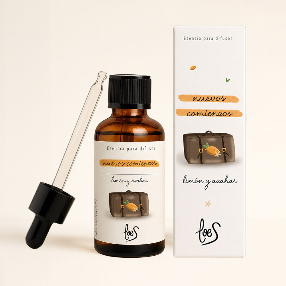 Pack completo esencia para difusor Nuevos Comienzos LoeS: frasco, caja y pipeta sobre fondo neutro, esencia limón y azahar para brumizador – D'Arome