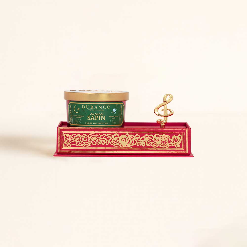 Estuche regalo navideño Au Pied du Sapin Durance con caja de música y vela perfumada, diseño teatro rojo y verde – D'Arome