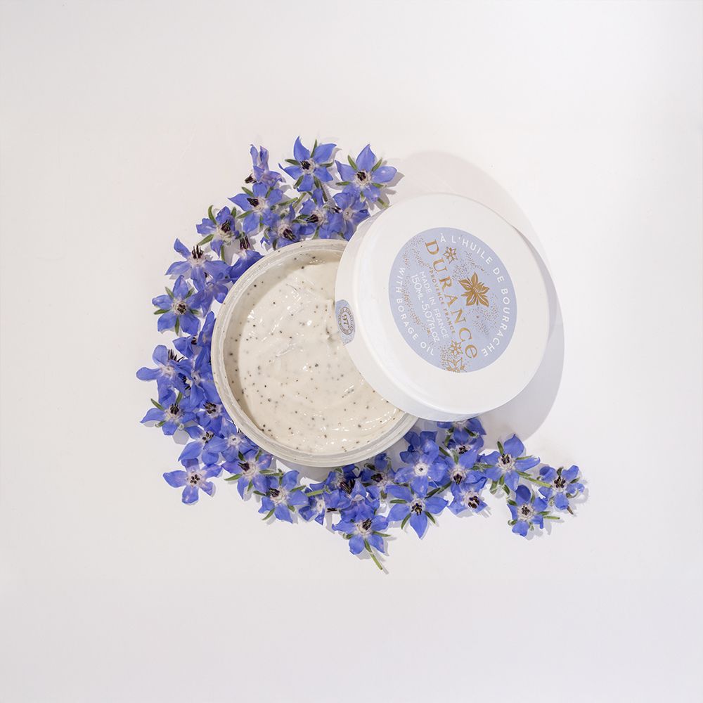 Exfoliante corporal Durance rodeado de flores de borraja naturales - D'Arome