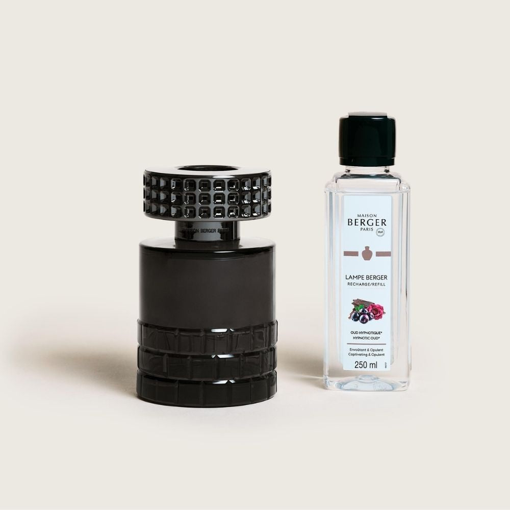 Lámpara catalítica Celebration Negra Maison Berger junto al recambio de fragancia Oud Hypnotique 250ml – D'Arome
