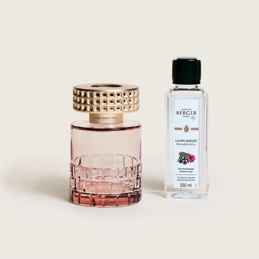 Lámpara catalítica Celebration Nude Maison Berger junto al recambio de fragancia Oud Hypnotique 250ml – D'Arome