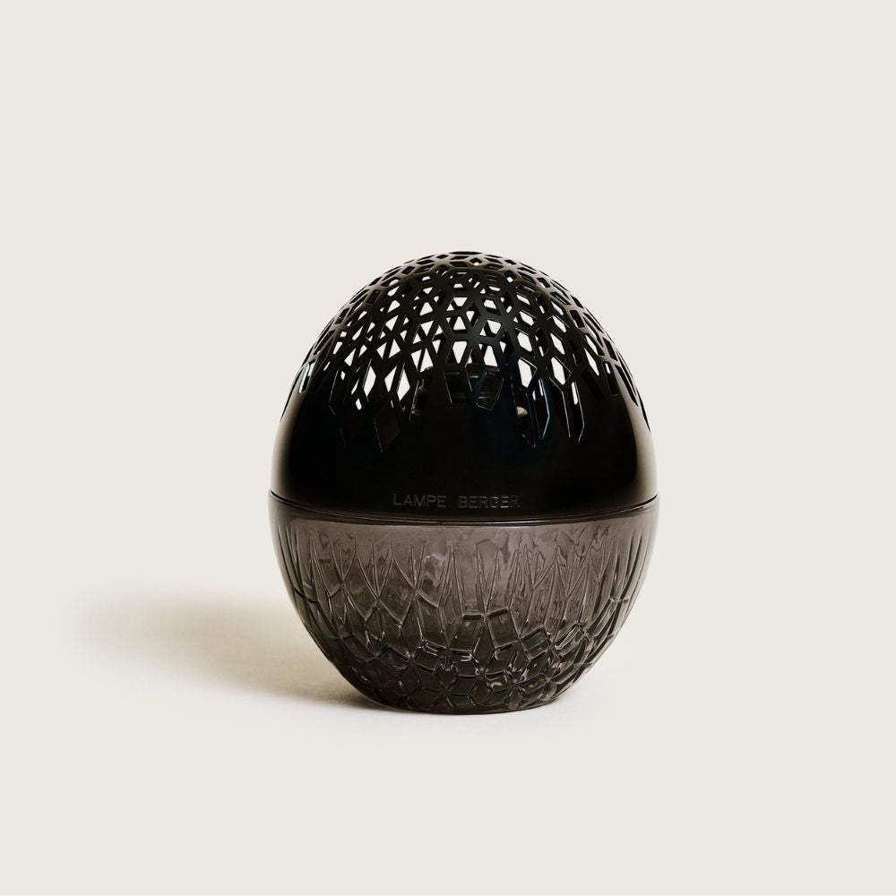 Lámpara catalítica Luka Negra Maison Berger con cuerpo de cristal ahumado tallado y capuchón negro mate troquelado, diseñada por David Boulanger – D'Arome