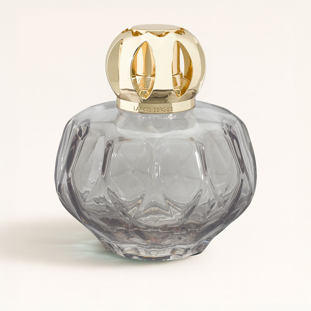 Lámpara catalítica Rosalie Gris de Maison Berger: diseño origami con marco dorado + 250 ml Pétillance Exquise. ✨ Purifica y perfuma con elegancia.