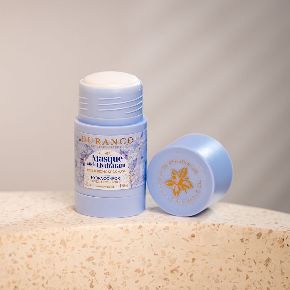 Mascarilla hidratante en stick con aceite de borraja Durance abierta, mostrando la textura de la barra y el tapón con el sello del ingrediente – D'Arome