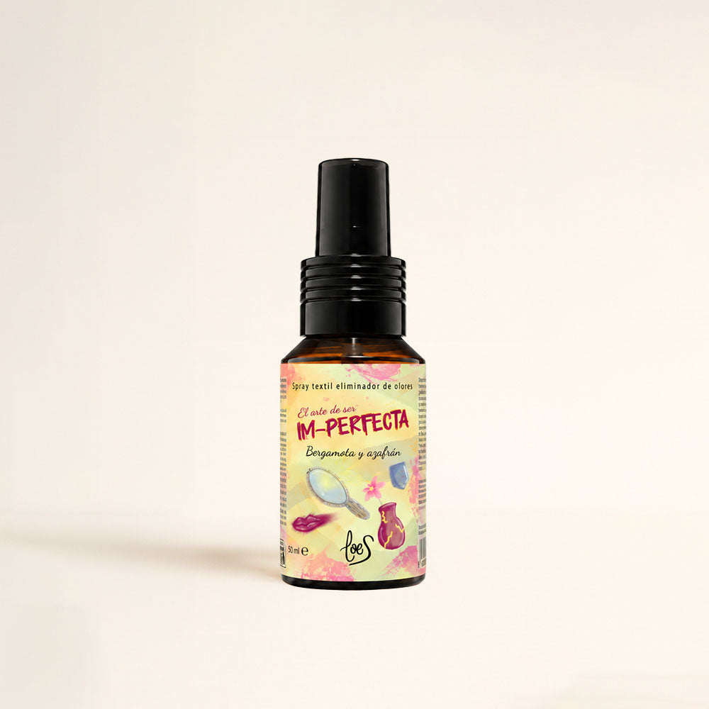 Mini spray textil eliminador de olores Im-Perfecta de LoeS, 50 ml, bergamota y azafrán para llevar tu aroma de empoderamiento a cualquier lugar – D'Arom