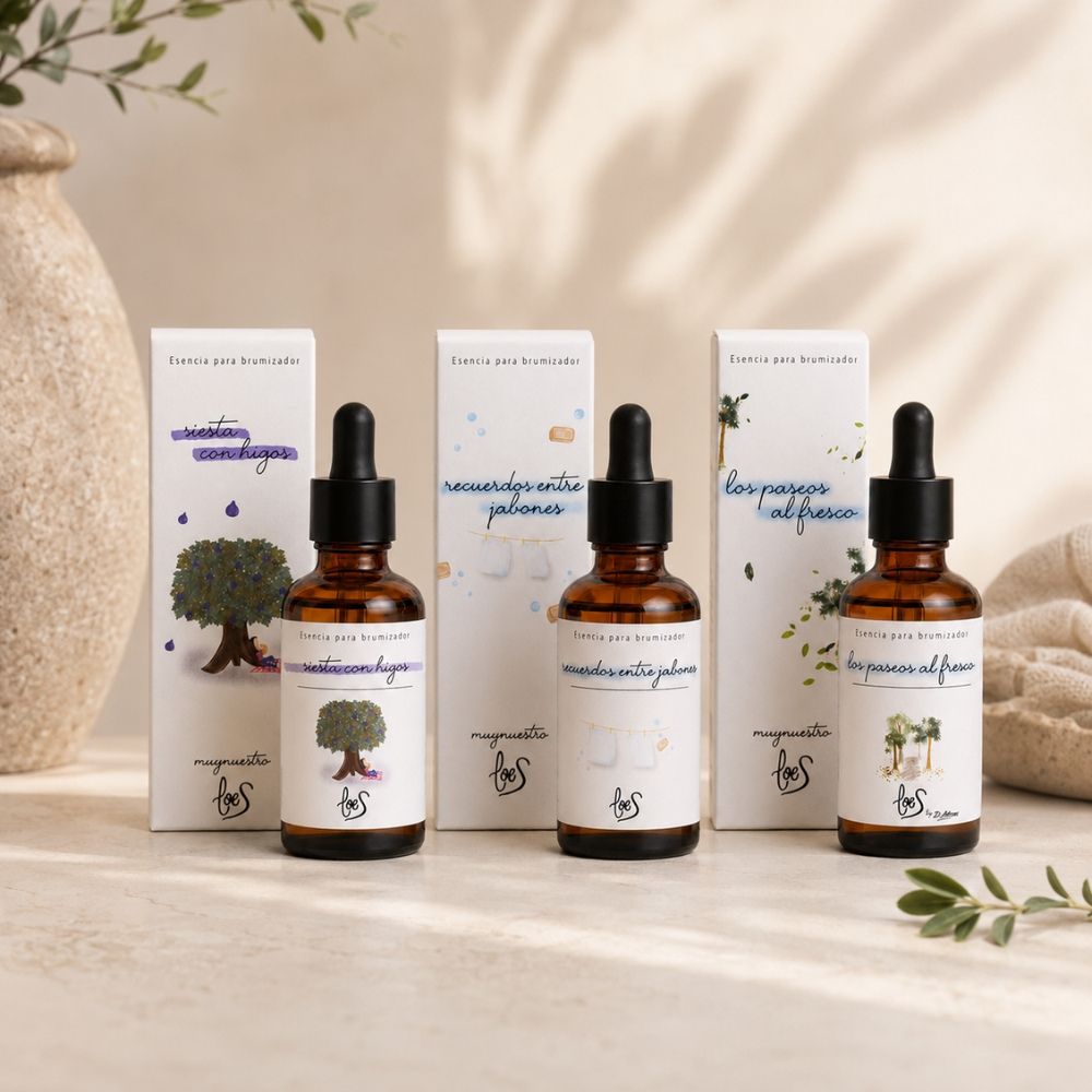 Pack 3 esencias TOP VENTAS LoeS sobre encimera de mármol con jarrón cerámico y rama de olivo — ambiente mediterráneo para perfumar el hogar