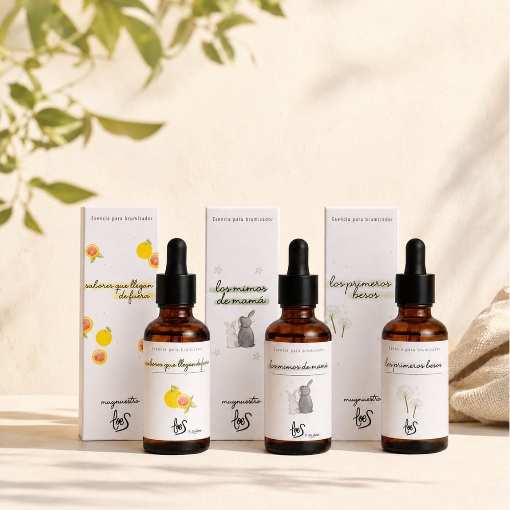 Pack tres esencias cítricas LoeS con cajas y frascos bañados por luz natural y sombras de hojas mediterráneas – D'Arome