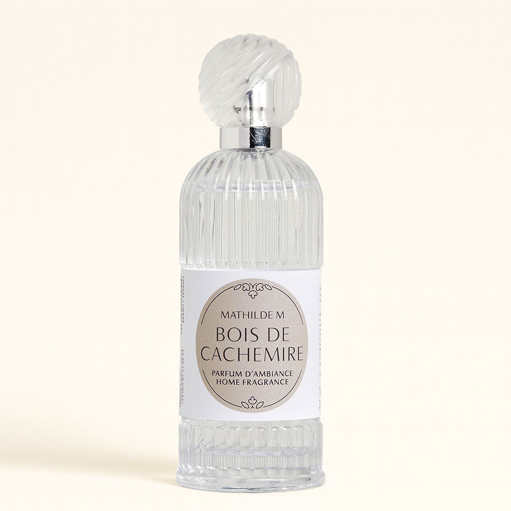 El Perfume de ambiente Bois de Cachemire 100ml de Mathilde M es un aroma cálido con melocotón, iris y almizcle. ¡Perfuma al instante!