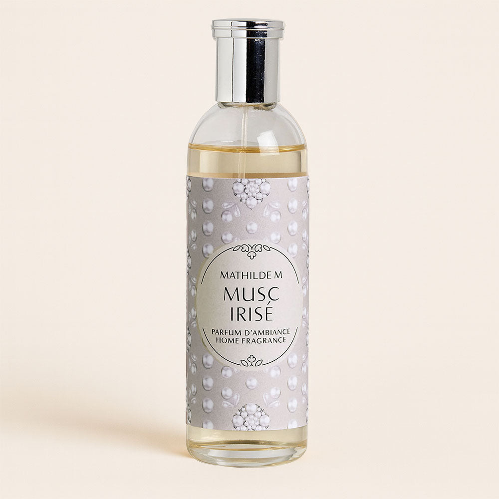 Perfume de ambiente Musc Irisé con iris, jazmín y vainilla. ✨ Perfuma tu hogar con calma, dulzura y elegancia. ¡Sorprende a tus invitados!