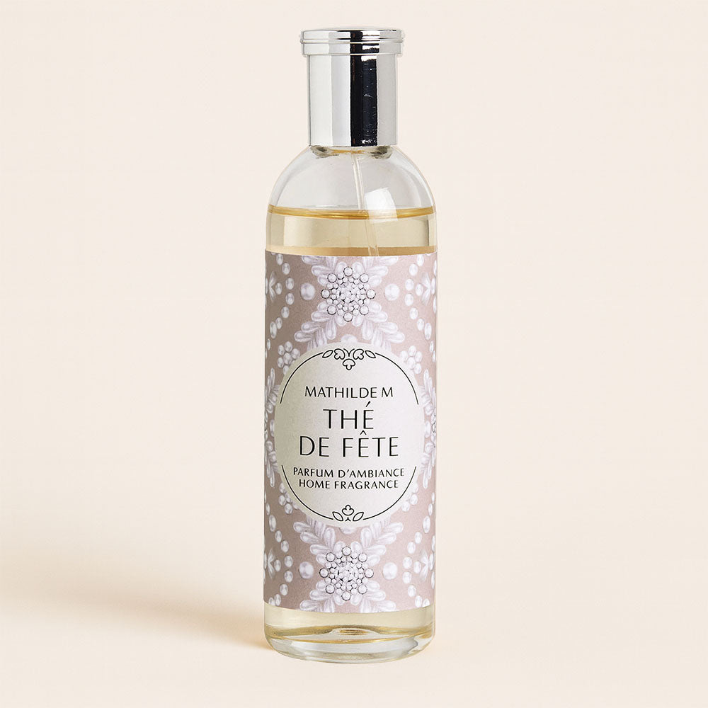 Perfume de ambiente Thé de Fête de Mathilde M: té, jengibre y vainilla en un spray elegante. 🎄 Vive la magia navideña y perfuma al instante.