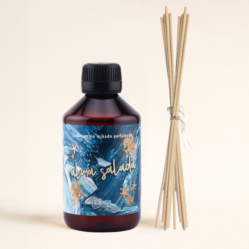 Recambio para mikado perfumado Alma Salada de LoeS de 250 ml junto a un haz de varillas de bambú, ambientador hogar de marca española – D'Arome
