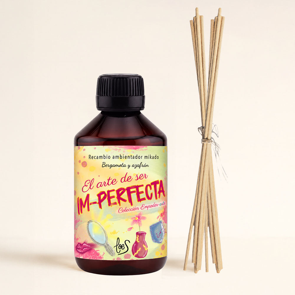 Recambio ambientador mikado Im-Perfecta de LoeS, 250 ml de bergamota y azafrán junto a sus varillas naturales de rattan – D'Arome