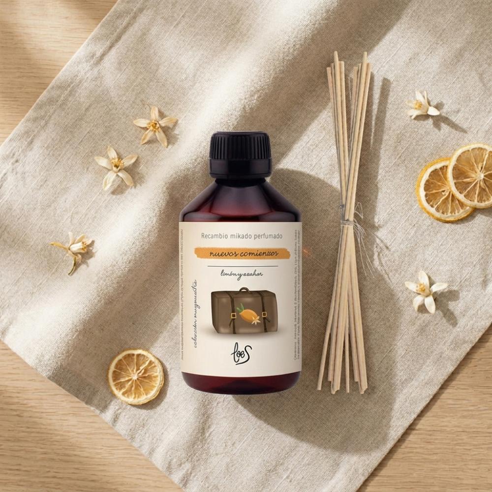 Recambio mikado perfumado Nuevos Comienzos LoeS 250ml aroma limón y azahar con palos y rodajas de limón seco sobre tela de lino – D'Arome