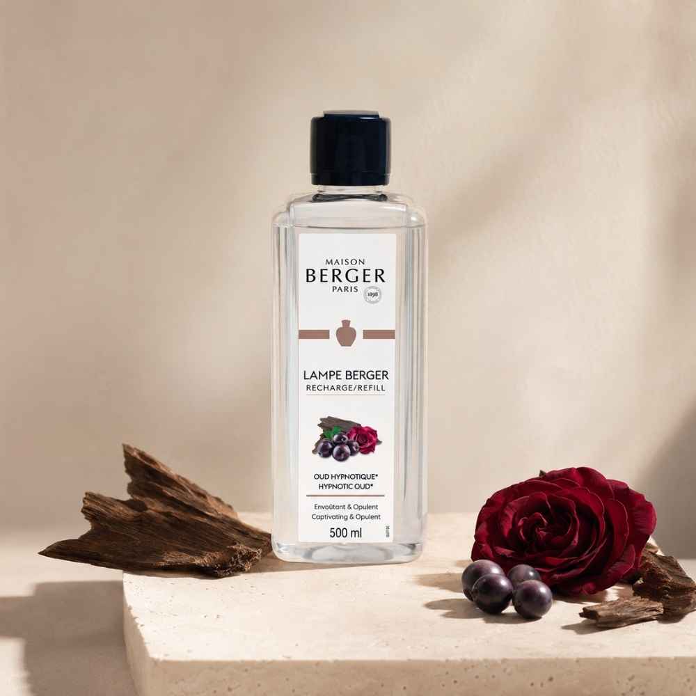 Recarga de perfume para tu lámpara catalítica aroma de moda Oud Hipnótico Maison Berger 500 ml junto a rosa roja y madera de oud – D'Arome