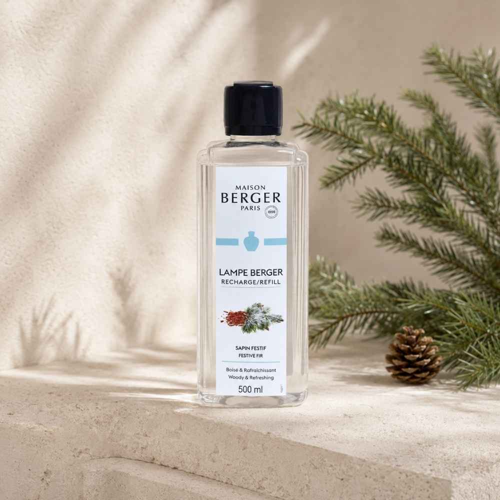 Recarga de perfume Sapin Festif (Abeto Festivo) para lámpara catalítica Maison Berger 500 ml con rama de pino y piña – D'Arome