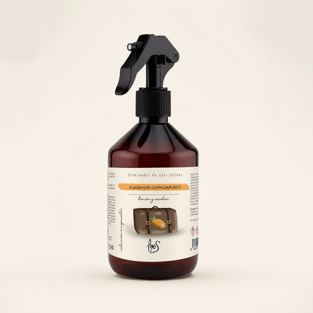 Spray textil eliminador de olores Nuevos Comienzos con aroma a limón y azahar de LoeS, botella ámbar 500ml con difusor sobre fondo claro – D'Arome