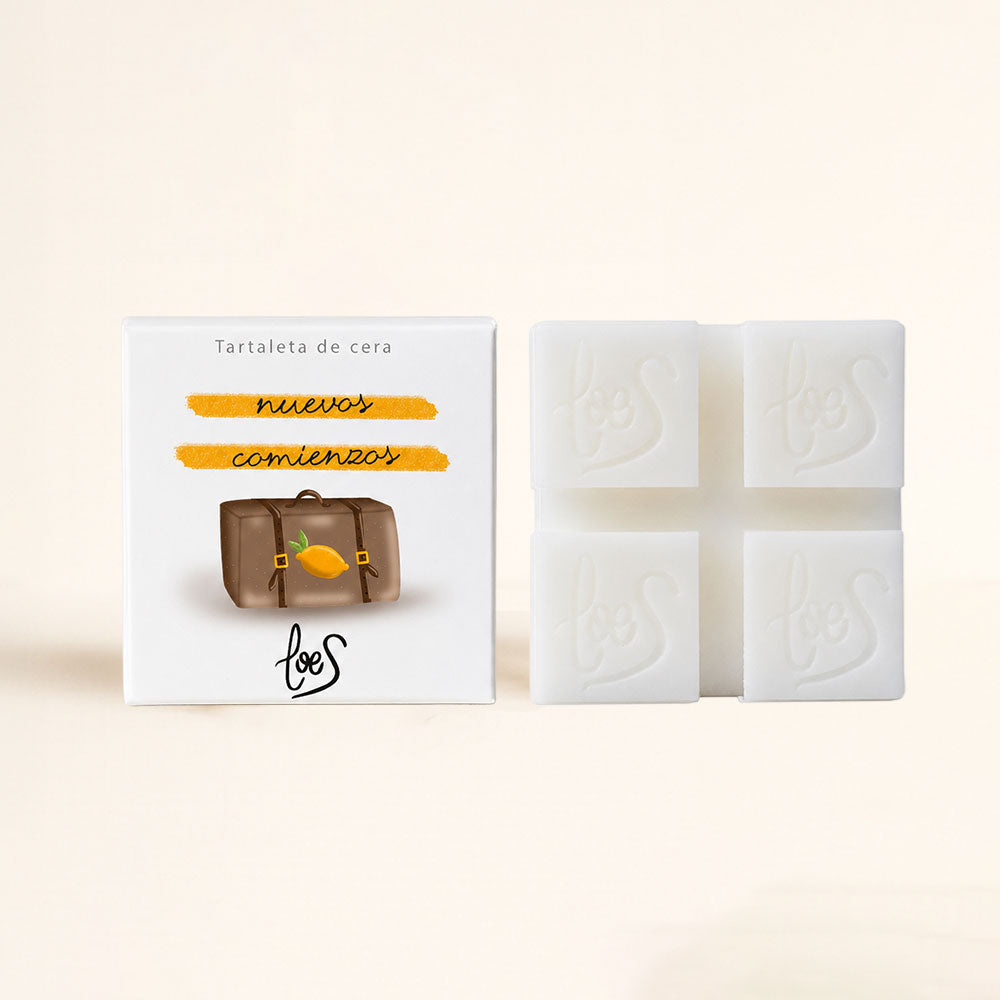 Tartaleta de cera perfumada Nuevos Comienzos LoeS aroma limón y azahar, caja y tartaleta completa con 4 piezas sobre fondo neutro – D'Arome